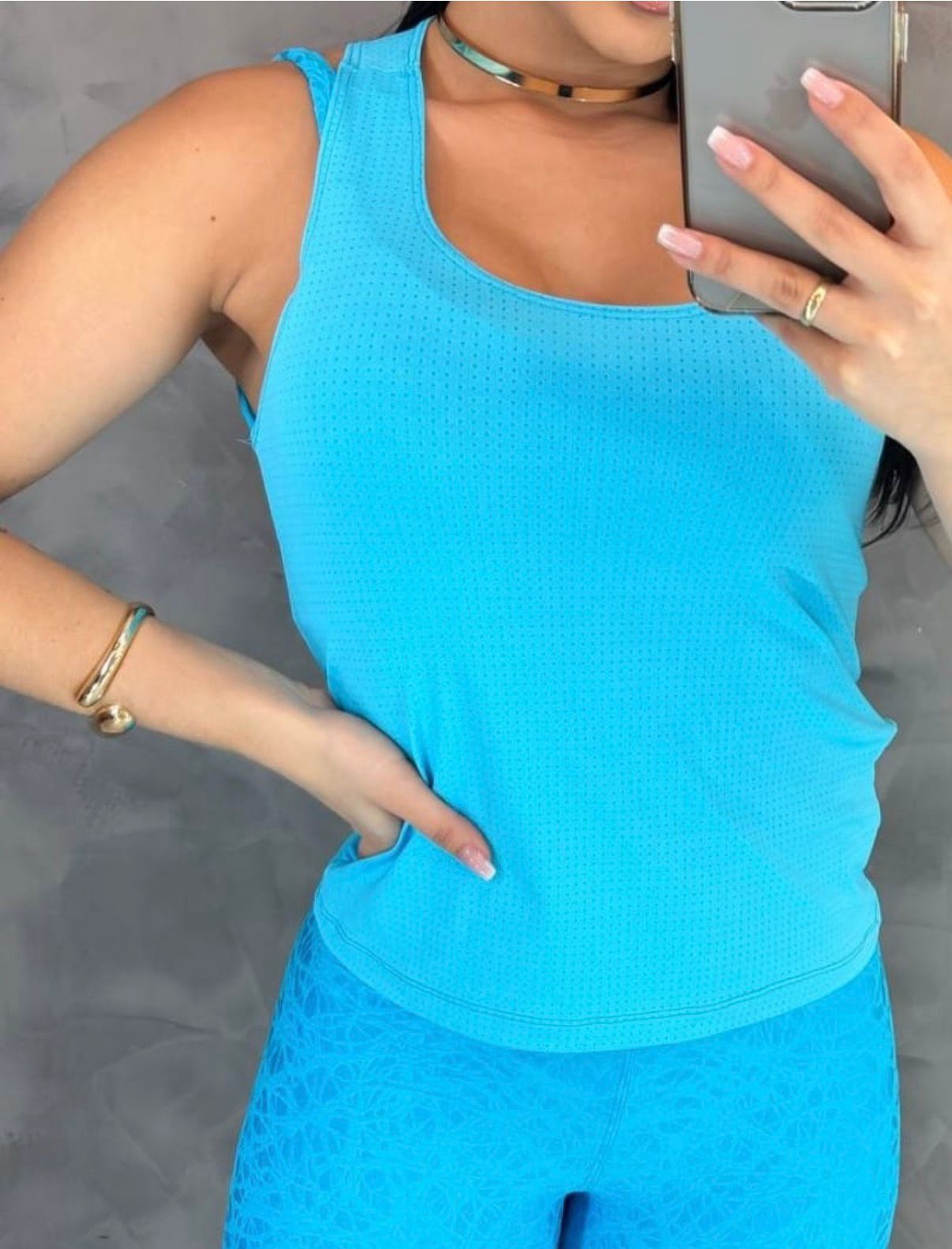 Regata azul detalhe